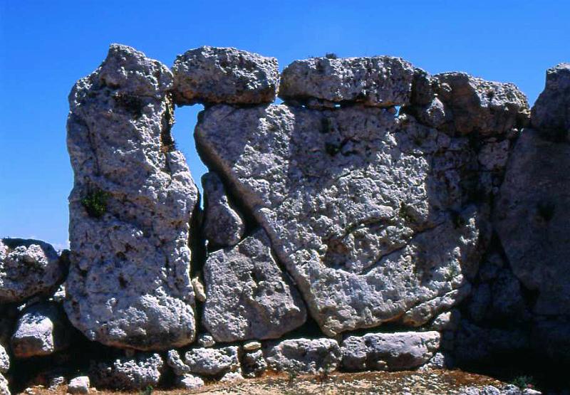 166-Gozo,Xaghra (tempio megalitico),31 agosto 2006.jpg